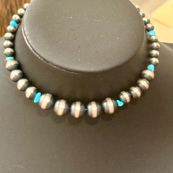 Jewelry - Kingman turquoise & graduated pearl choker
